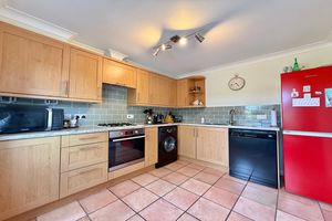 Kitchen/Breakfast Room- click for photo gallery